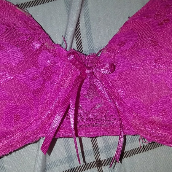 Pink bra - Picture 3 of 3